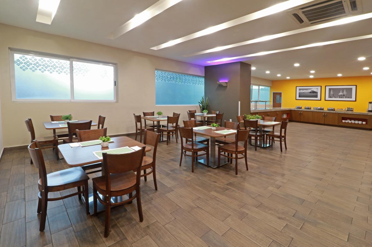 Hotel Wyndham Garden Guadalajara Acueducto Zapopan Zewnętrze zdjęcie