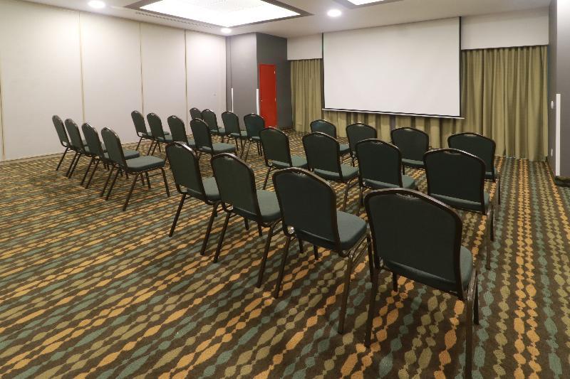 Hotel Wyndham Garden Guadalajara Acueducto Zapopan Zewnętrze zdjęcie